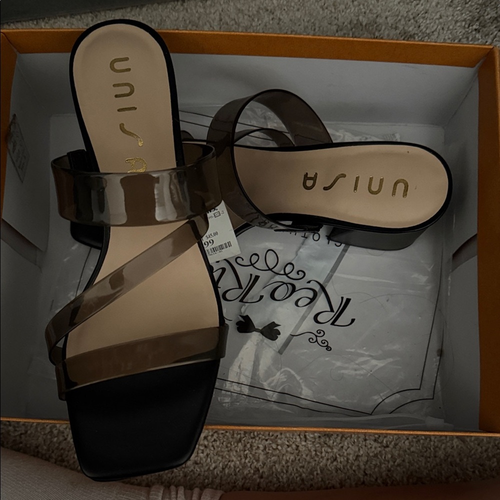 Unisa Women's Black and Brown Sandals